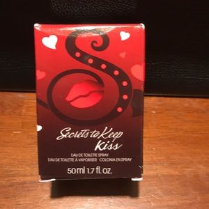 Avon Secrets to keep kiss 1.7 fl oz